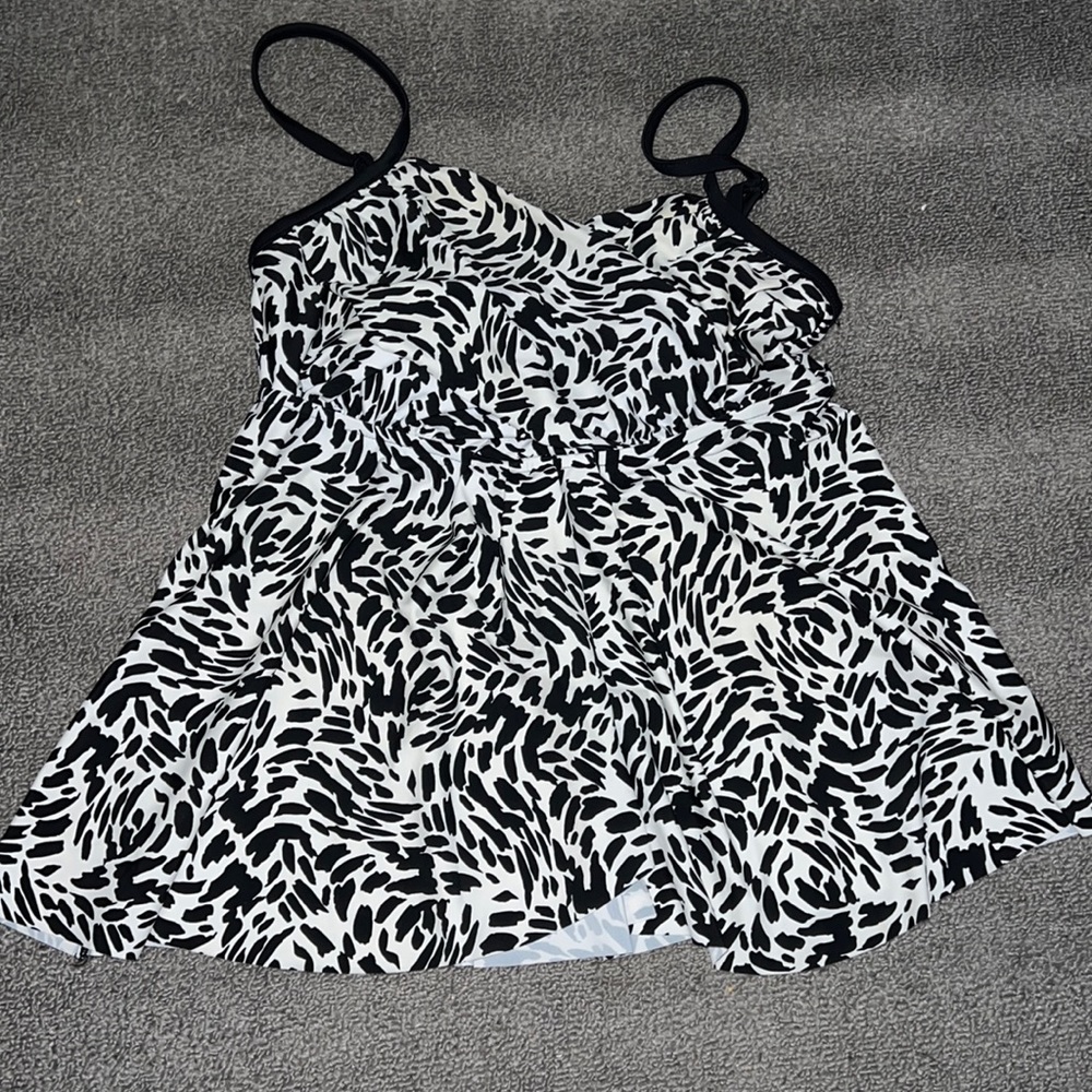 Azul size 10 black and white tankini top